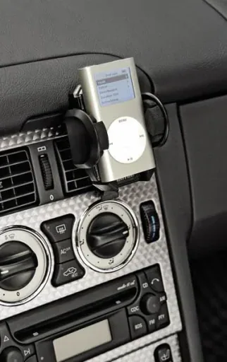 3in1 Multihalter, universell einsetzbar für MP3 Player, Handy, Navi usw.