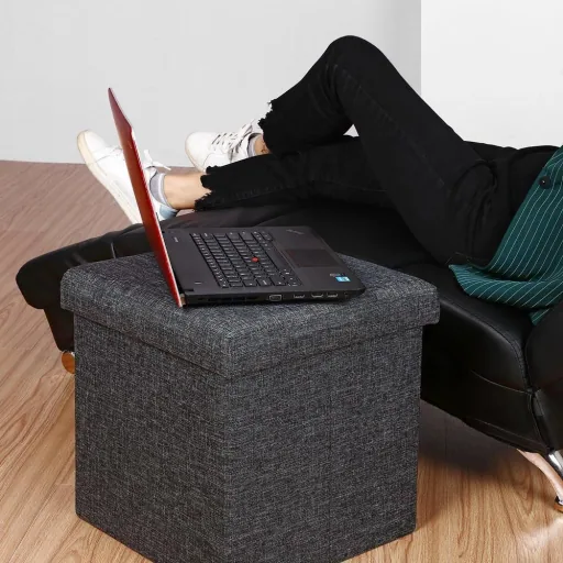 Klappbarer Hocker mit Ablage