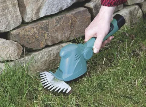Akku Gras- & Strauchschere 10,8 Volt mit Fahrstock inklusiver Ersatzakku