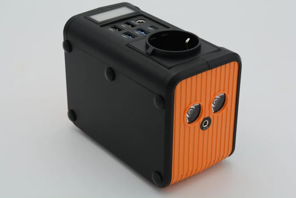Mini-Powerstation mit 220V Steckdose