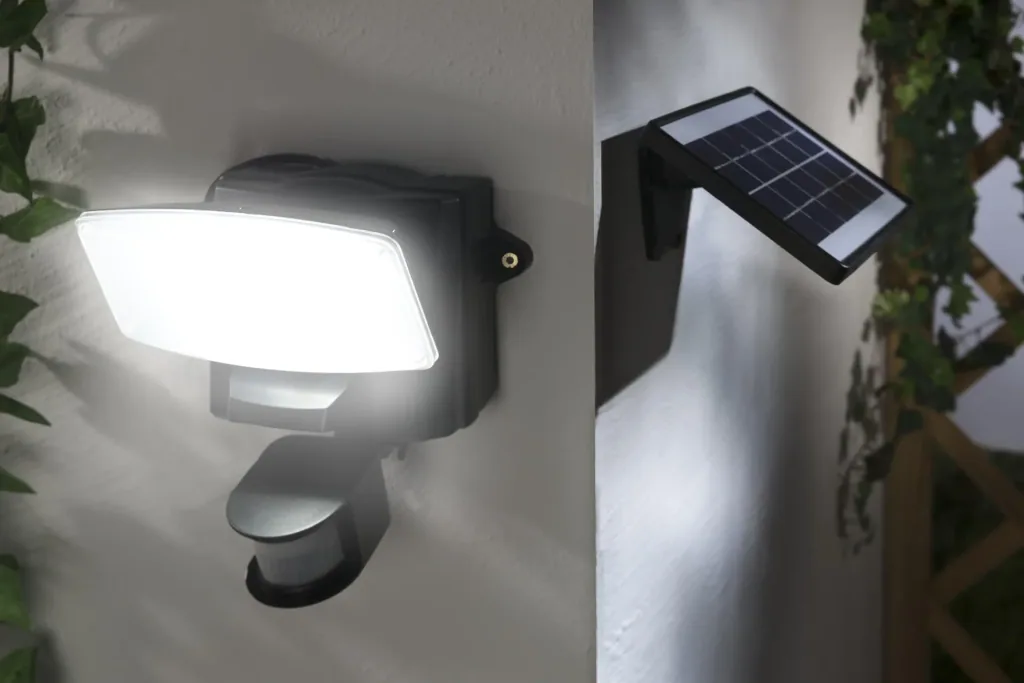 Solar LED Flutlichtstrahler mit 1000 Lumen mit Solarmodul und Bewegungssensor, IP44
