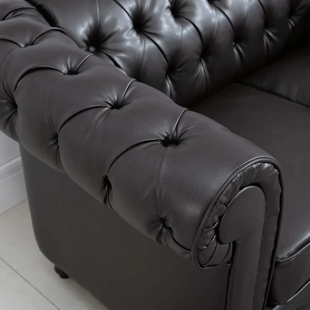 Polstersofa mit Tufting