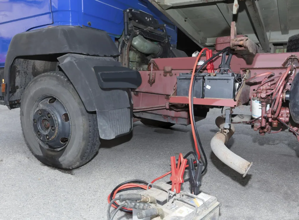 Starthilfekabel DIN 35 mm² - mit Überspannungsschutz - 4,5 Meter - 12 / 24 Volt, für Ottomotoren 12 Volt/24 Volt bis 7000 cm³, für Dieselmotoren 12 Volt/24 Volt bis 4000 cm³
