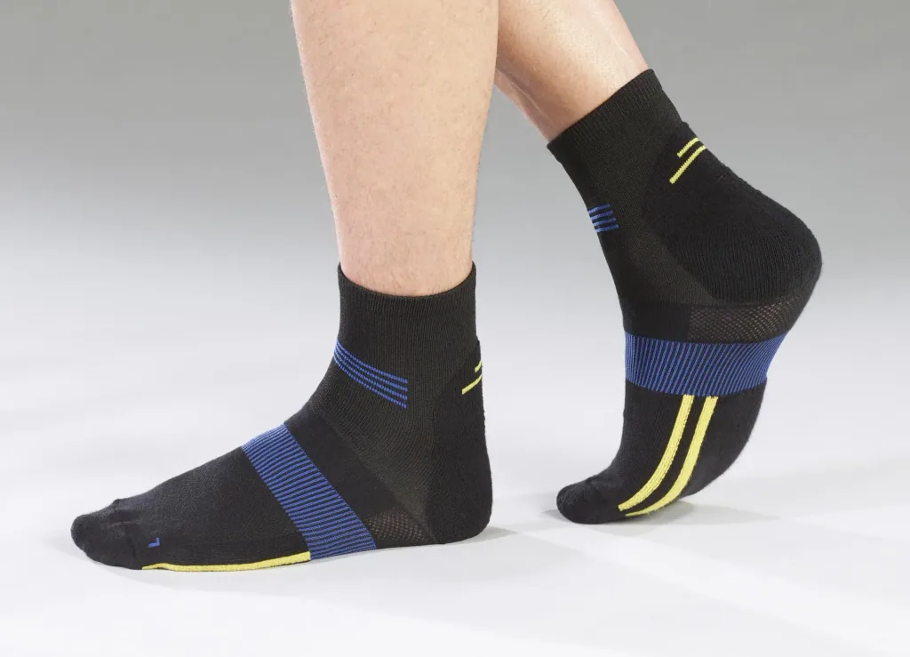 Socken, Farbe schwarz mit blau, Gr.39/42