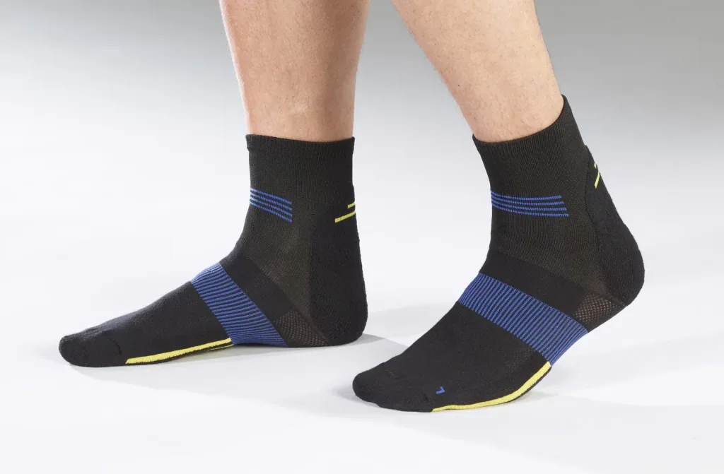 Socken, Farbe schwarz mit blau, Gr.39/42