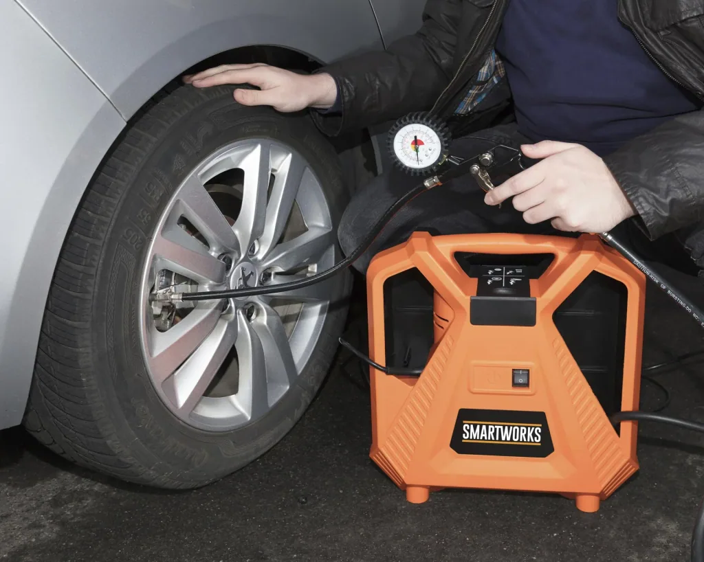 Kompressor "Air Box" 1100 Watt + HD Autokamera inklusive Zubehör + Zurrgurt-Set, 5-teilig GRATIS dazu Warnfahne