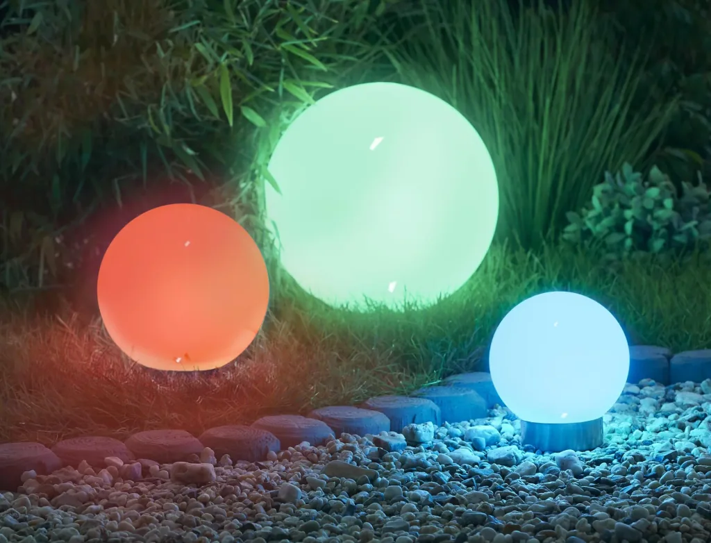 Solar Kugel mit weißer und Farbwechsel LED - 15cm
