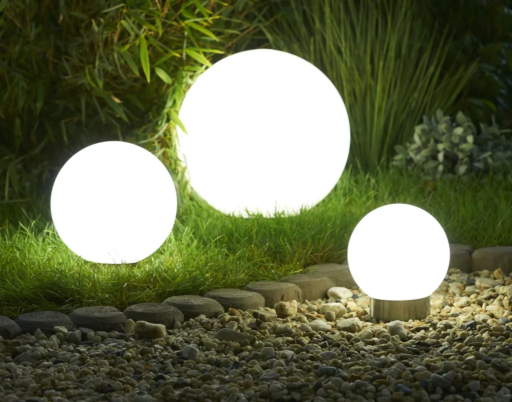 Solar Kugel mit weißer und Farbwechsel LED - 15cm