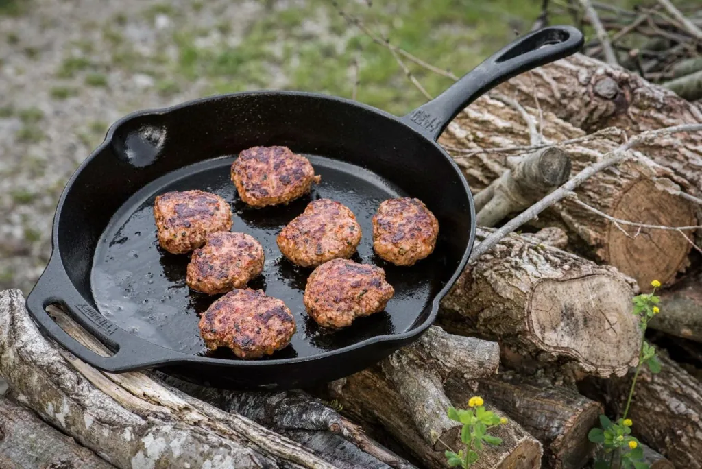 Feuerpfanne mit Stiel und gegenüberliegendem Henkel (ohne Füße)
