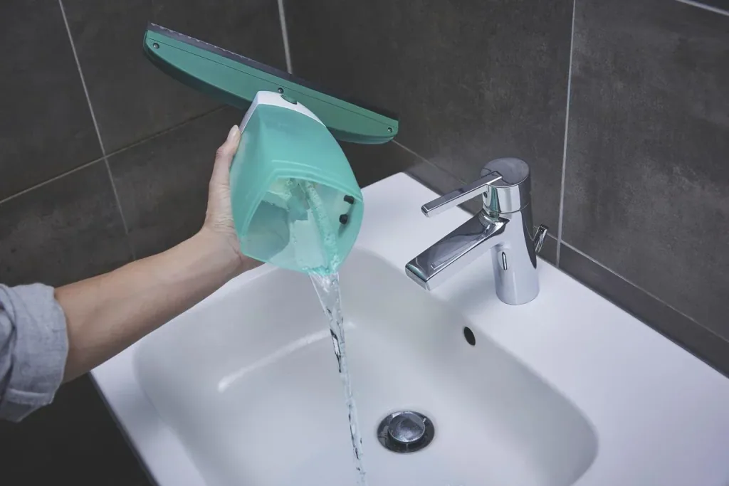 Akku-Fenstersauger "Dry & Clean" mit Spray, Stiel und Einwascher + GRATIS dazu Fensterspray 500 ml