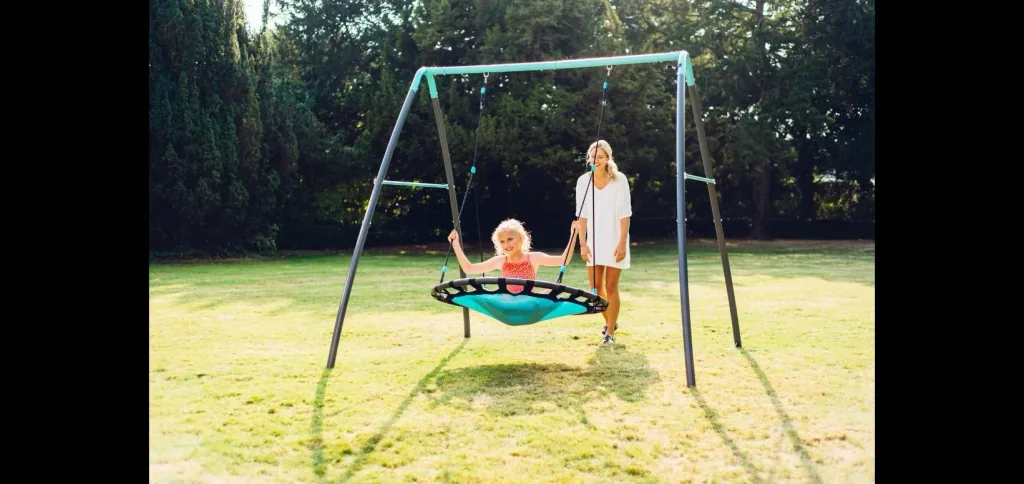 Premium Metall Nestschaukel mit Nebelsprühfunktion, Outdoor-Nestschaukel, Kinder, Schaukelseile höhenverstellbar