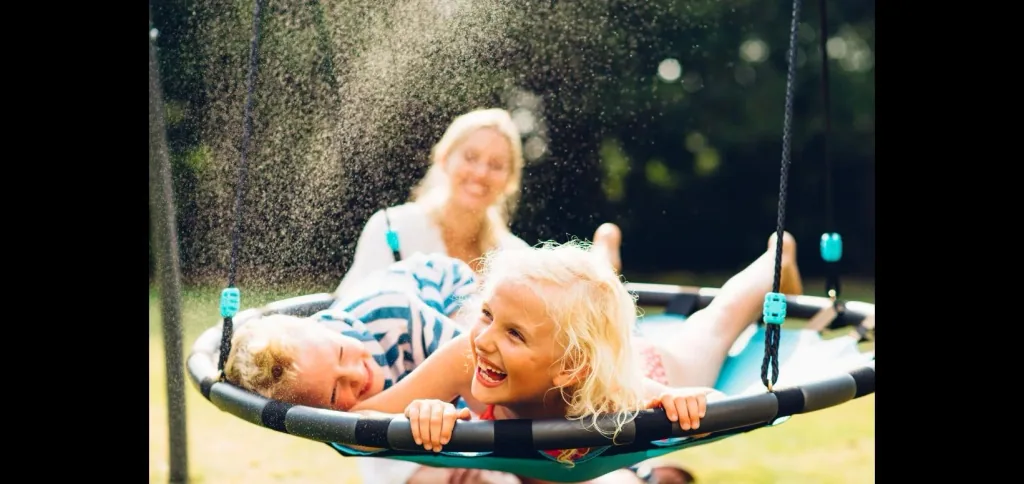 Premium Metall Nestschaukel mit Nebelsprühfunktion, Outdoor-Nestschaukel, Kinder, Schaukelseile höhenverstellbar