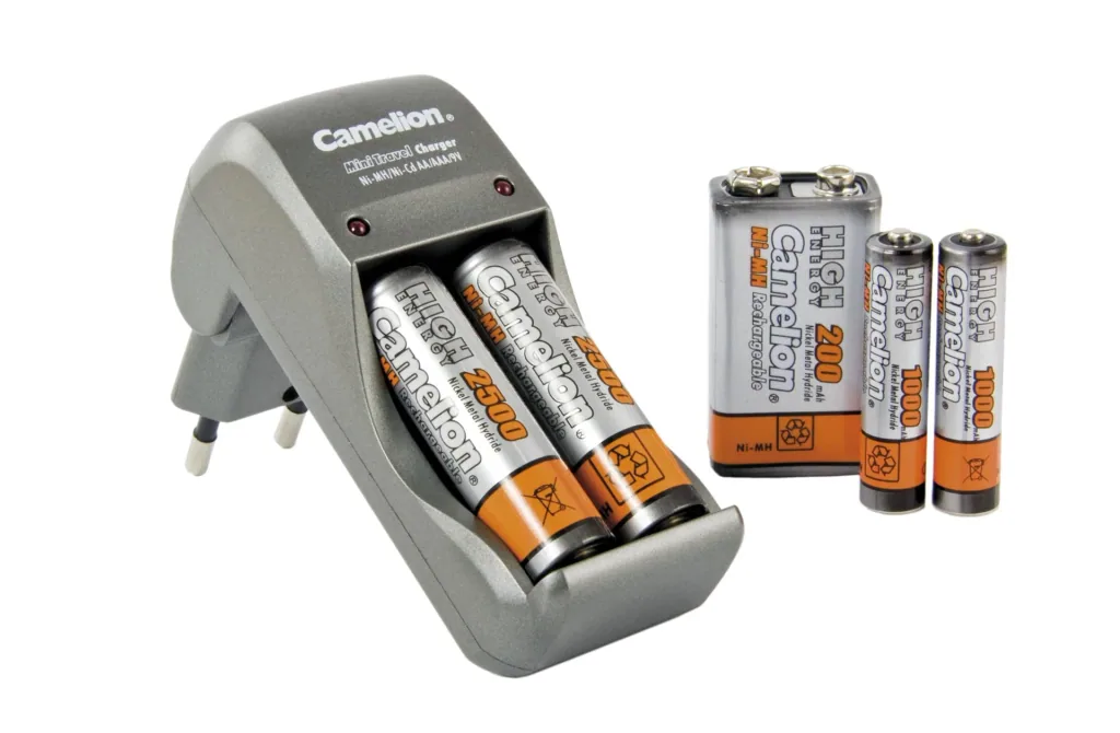 Reise-Steckerladegerät für 2x AA/AAA oder 1x 9V, klappbarer Stecker