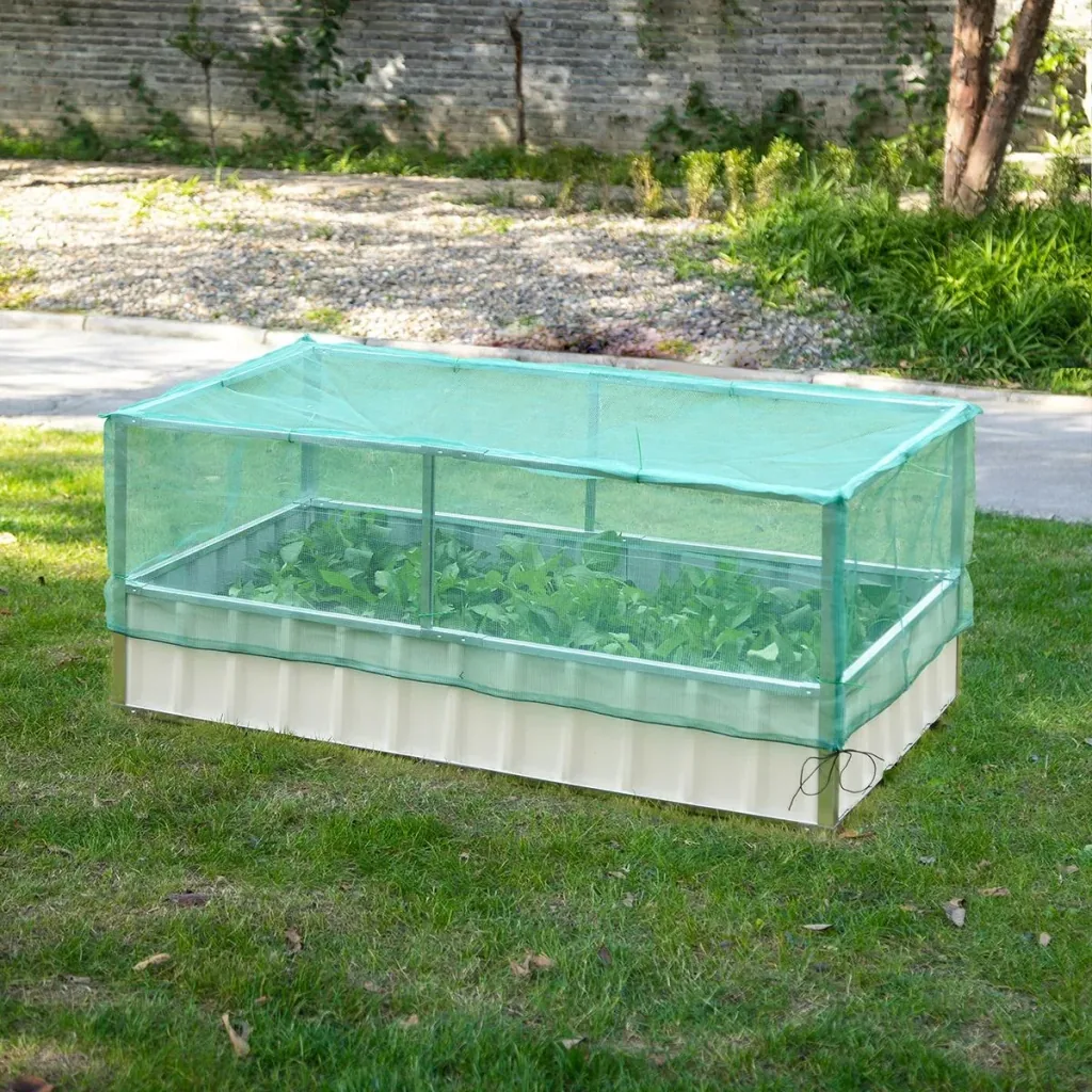 Gartenbeet mit Netzabdeckung weiß/grün