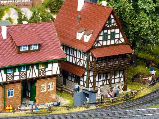 Fertiggelände Mittenwald - 200 x 120 cm, ca. 41 cm hoch, Spur H0,TT, koloriert und begrast, auf Holzrahmen