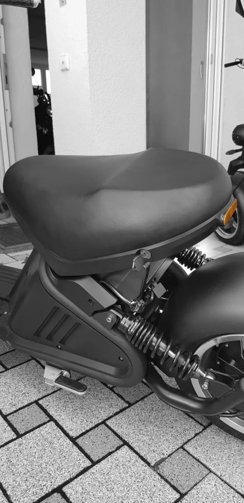Elektro-Roller La Potenza, 45 km/h, 3000 Watt, 60V/20 Ah Lithium-Ionen Akku, schwarz