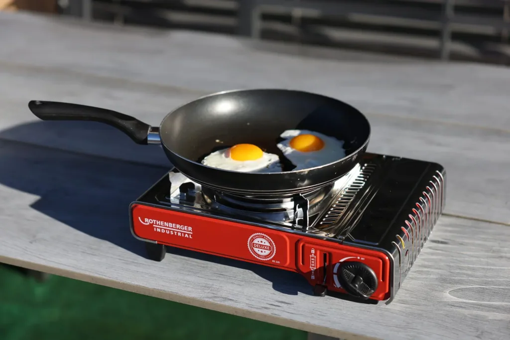 Kompakter Gas-Tischkocher Deluxe RS 220 mit integriertem Kartuschenfach