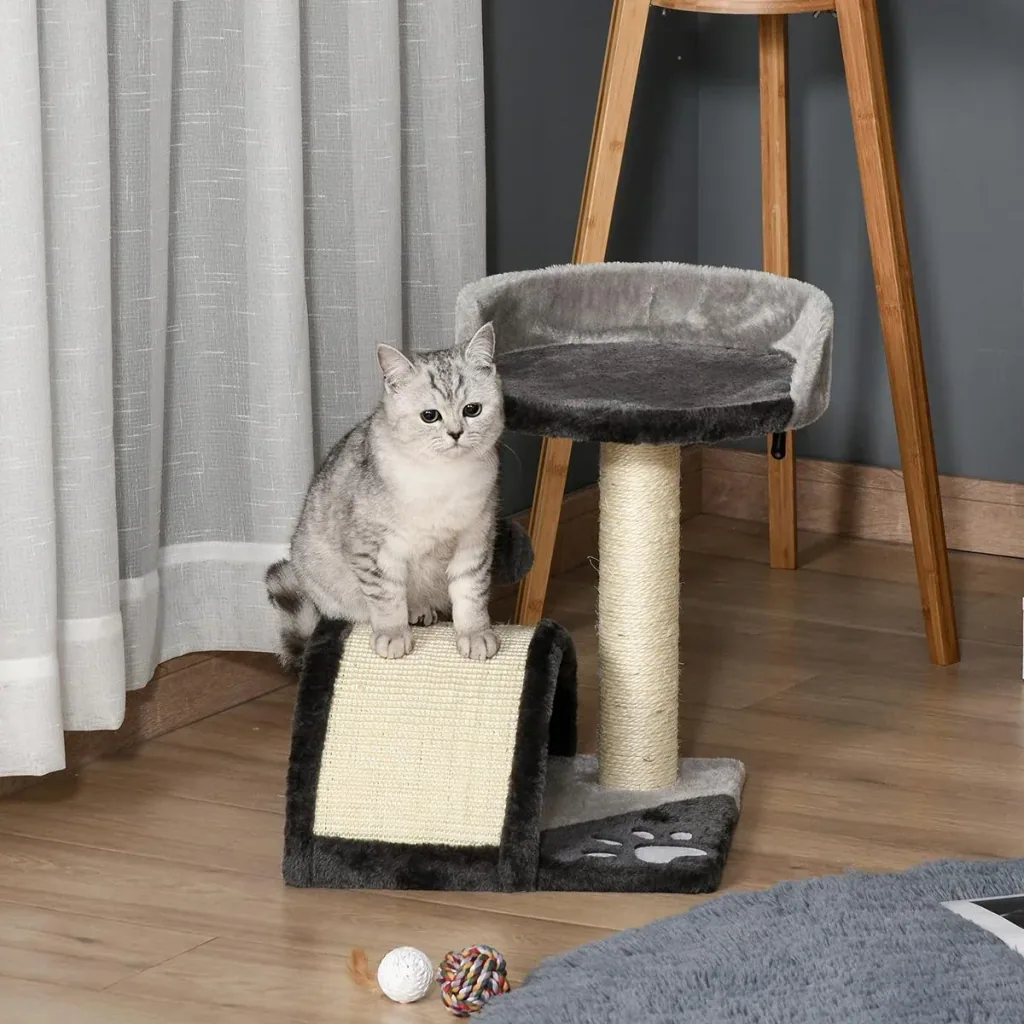 Katzenbaum mit Plüsch beige