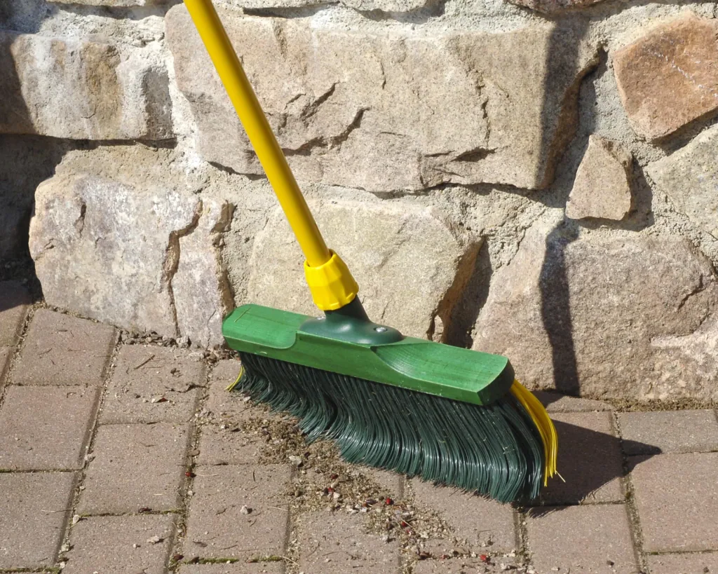Krallenbesen mit Teleskopstiel, 40 cm breit