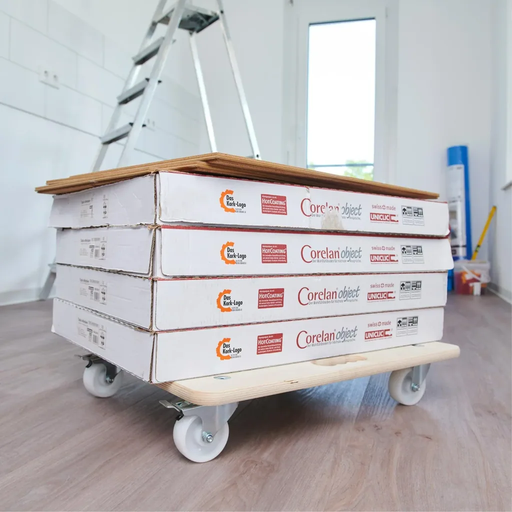 Transporthilfe MM 1116, 59 x 49 x 11 cm, harte Rollen Ø 75 mm, Rollenlager, 2 Bremsen, Multiplex FSC®, Tragkraft 250 kg