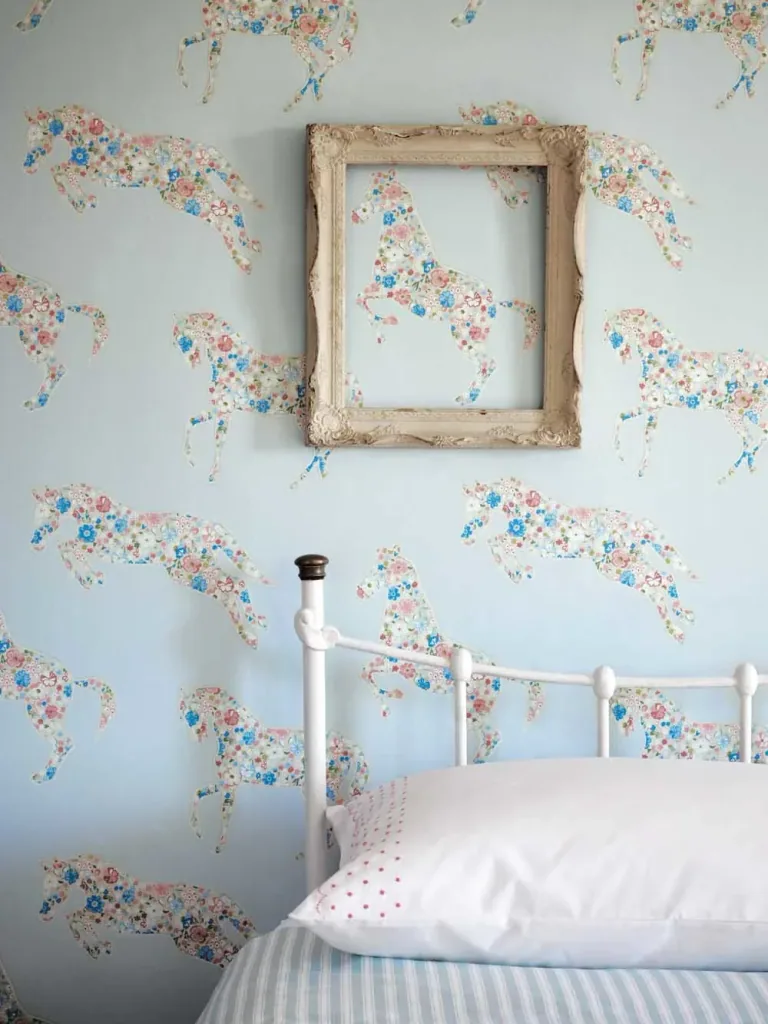 Little Sanderson Abracazoo Tapete Blumen Pferde creme hellblau pink