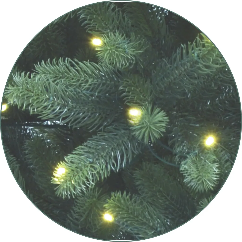 Weihnachtsbaum mit LED-Lichterkette und Standfuß, 150 cm hoch