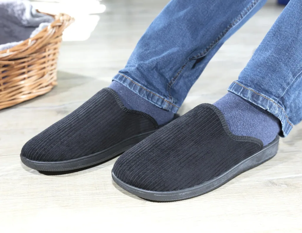 Pantoffel, Farbe schwarz, Gr.40