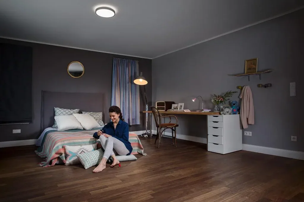 LED Lampe Star in Glühlampenform mit Tageslicht Sensor, 10 Watt, E27, warmweiß, matt