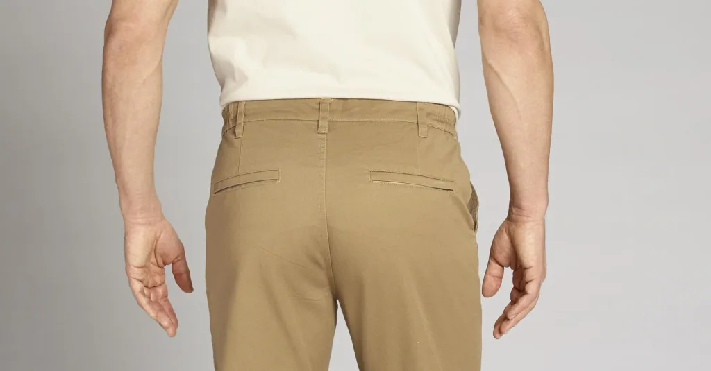Baumwollhose mit Teil-Dehnbund, 2 Gesäßtaschen mit Reißverschluß, Farbe sand, Gr.56