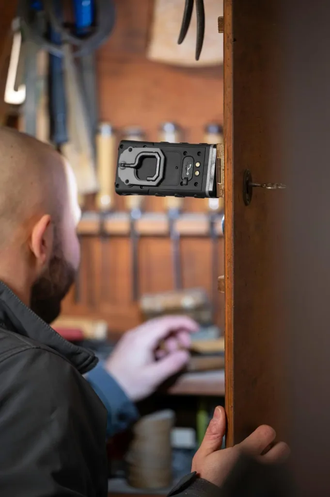 Wiederaufladbare Werkstattleuchte im Pocket-Format