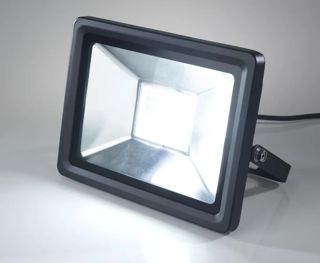 LED Fluter mit Bewegungsmelder, 10 Watt, 800 Lumen, IP44