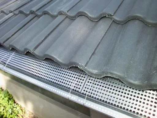 Edelstahl Dachrinnenschutz 6 Platten je 50 cm Länge/ 15 cm Tiefe