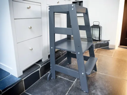 Alavya Home Lernturm Neo - Stehhilfe für Kinder | Stylisch Hocker, Kippschutz aus Buchenholz Höhenverstellbar | Montessori Küchenhelfer | Learning Tower | ab 1 Jahr bis 70 Kilo belastbar | Little Helper | Farbe: Anthrazit
