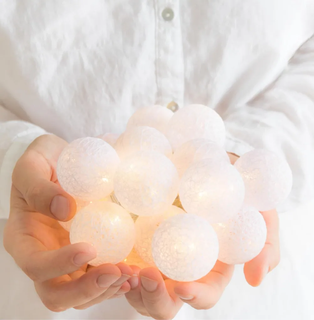 Alavya Home Lichterkette Cotton Ball 10er