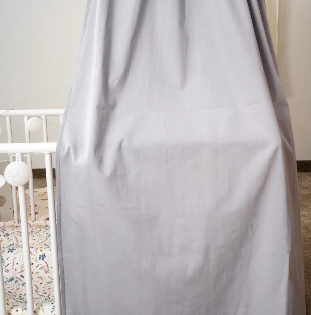 Alavya Home Babybett Betthimmel mit Himmelstange 150x240 cm Bio-Baumwolle - Grau