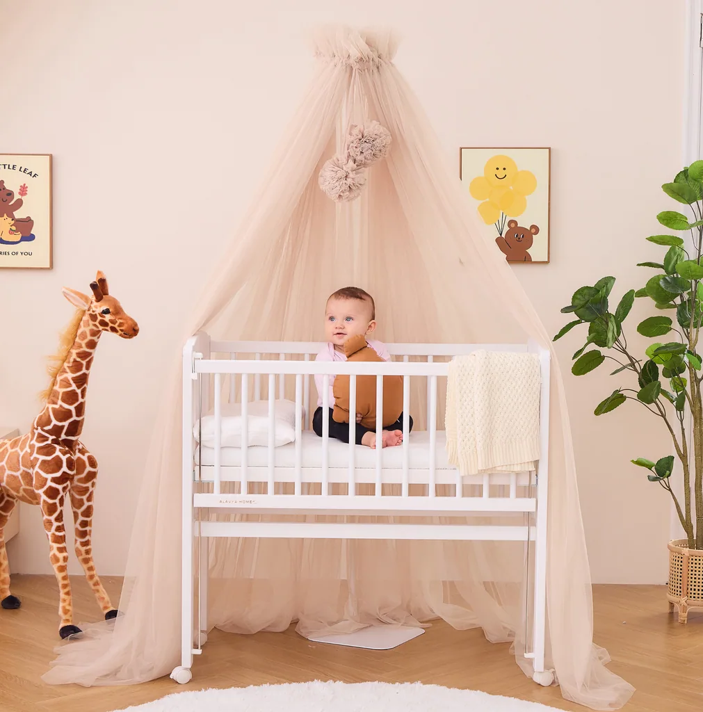 Alavya Home Betthimmel aus Tüll mit Pompons - Beige