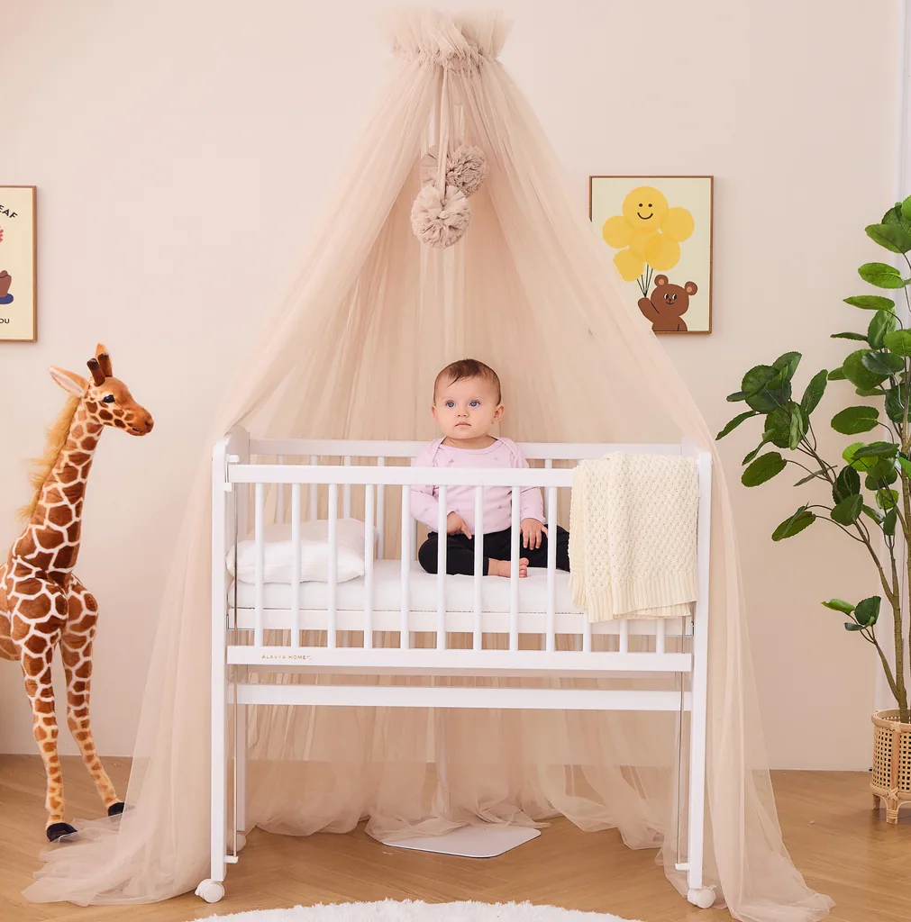 Alavya Home Betthimmel aus Tüll mit Pompons - Beige