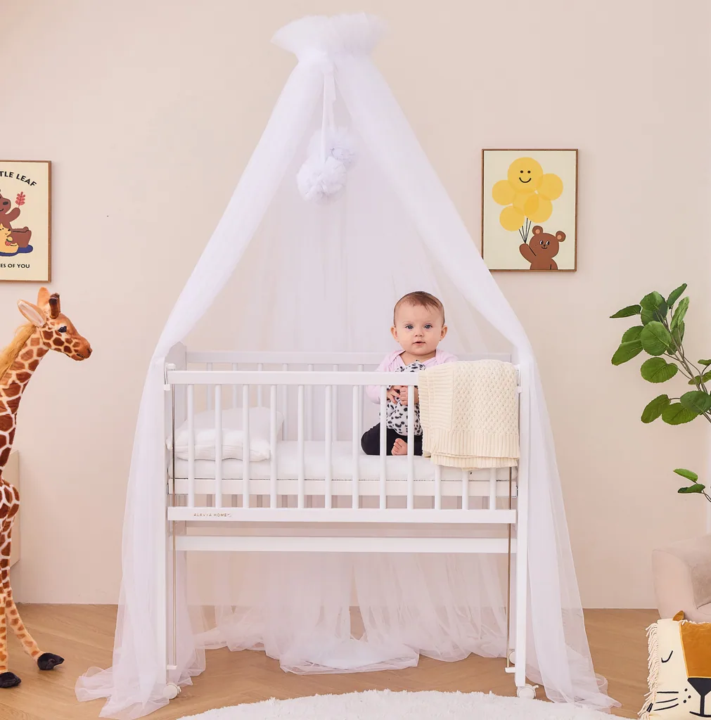 Alavya Home Betthimmel aus Tüll mit Pompons - Weiß