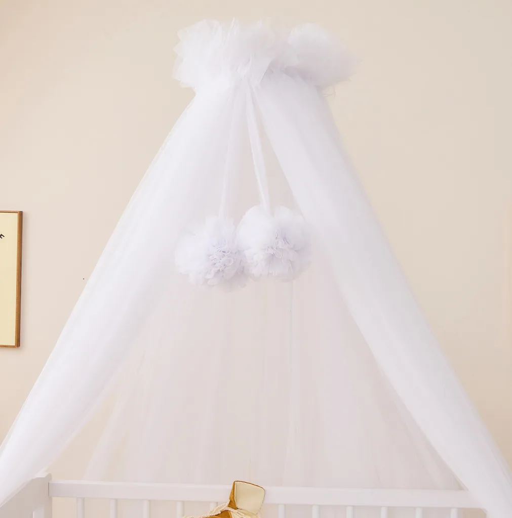 Alavya Home Betthimmel aus Tüll mit Pompons - Weiß