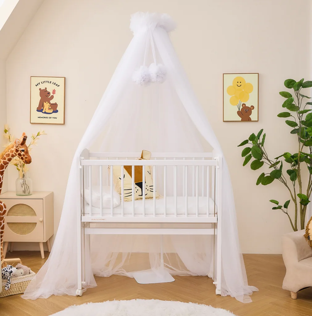 Alavya Home Betthimmel aus Tüll mit Pompons - Weiß