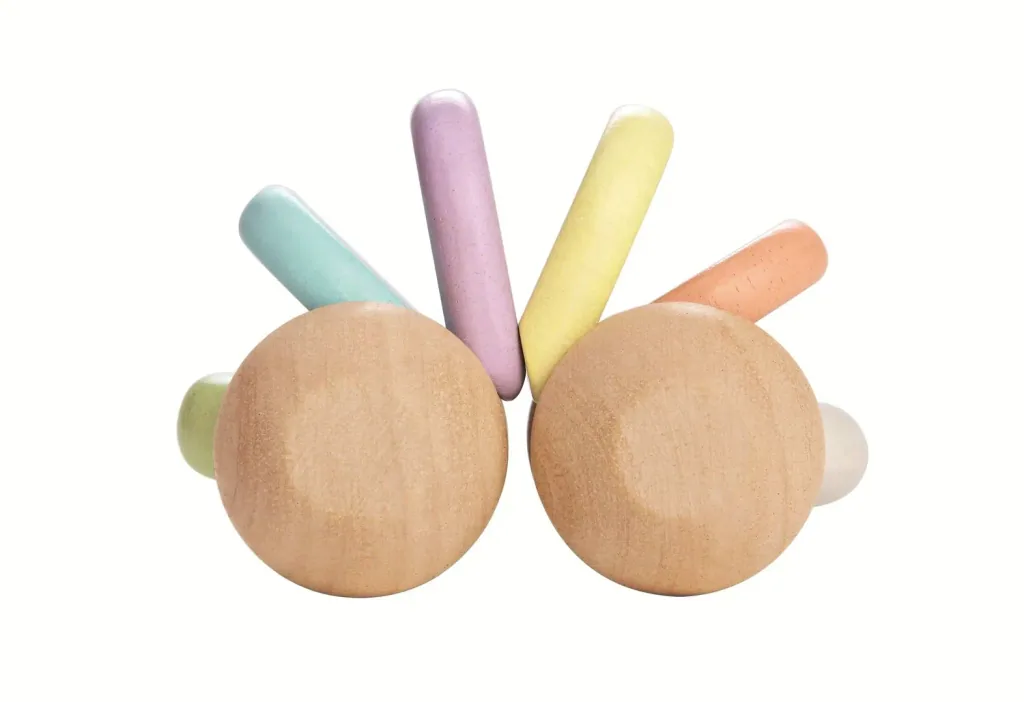 Plan Toys - Babyauto pastell, Gummibaumholz