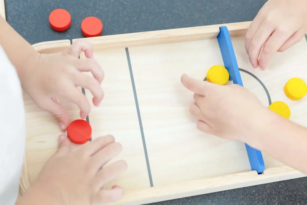 Plan Toys Kinder Shuffleboard 2 in 1 Holz