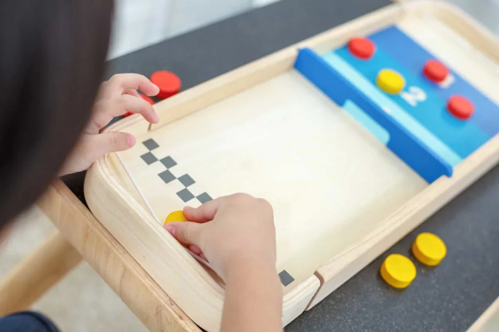 Plan Toys Kinder Shuffleboard 2 in 1 Holz
