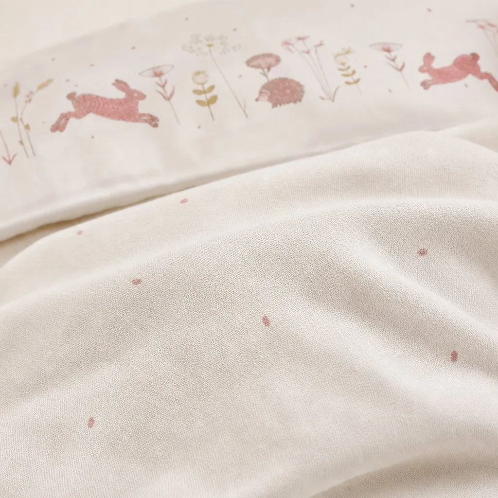 Taftan Babybettwäsche "Hello World" rosa beige 80 x 80