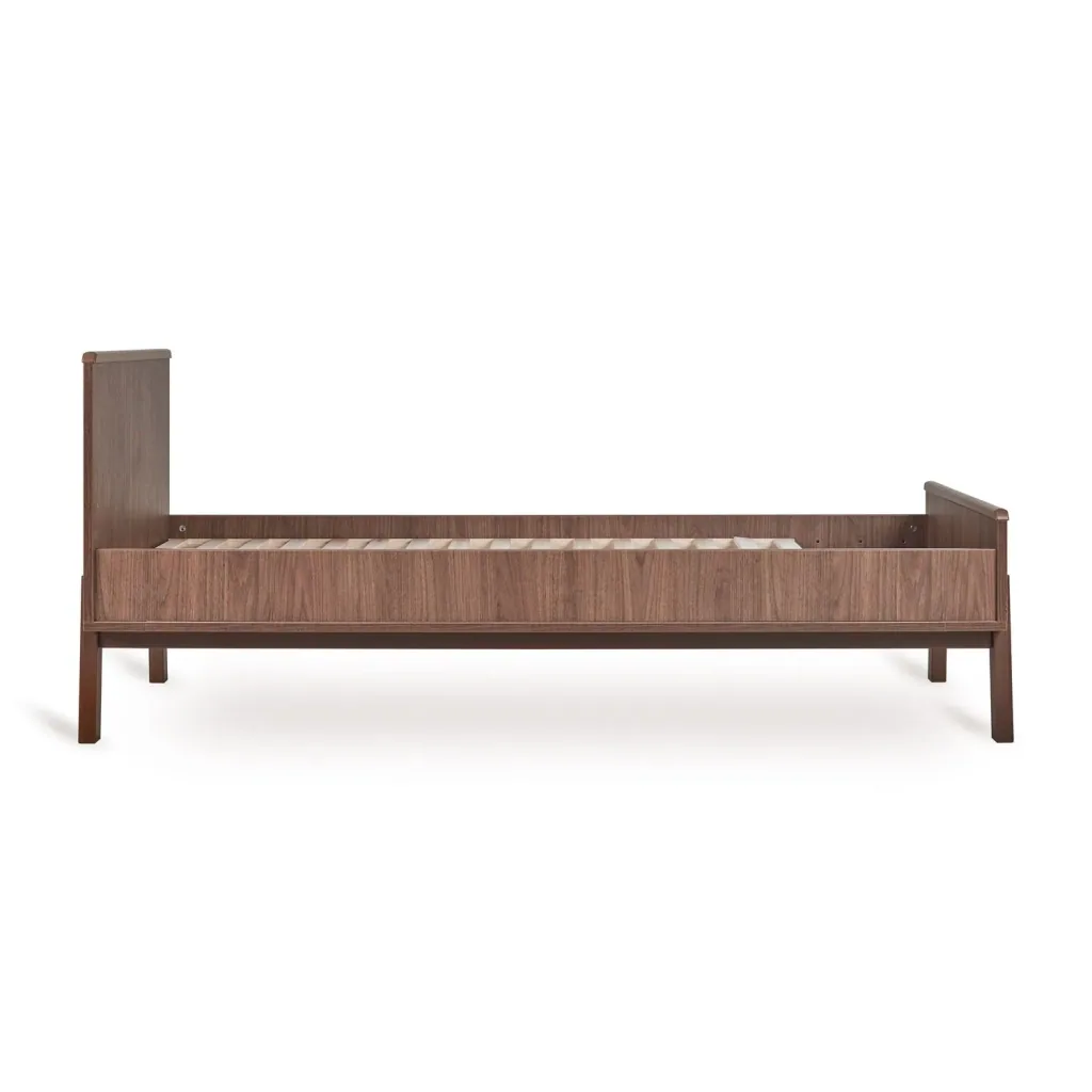 Quax Ashi Junior Kit 170x70 cm – Nachhaltiges Umbauset für Ashi Babybett zum Juniorbett | Mit Nachttisch & Bettgitter-Option, Farbe: Kastanie