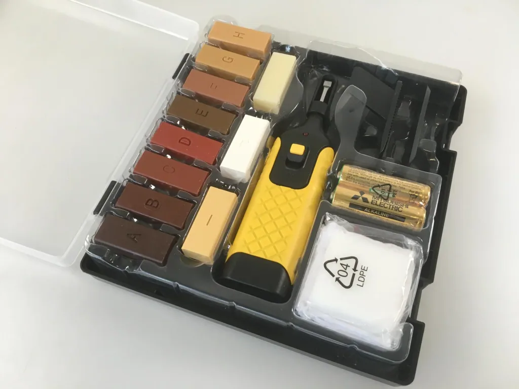 Reparatur-Set für Laminat und Parkett mit 11 Farben Hartwachsstangen