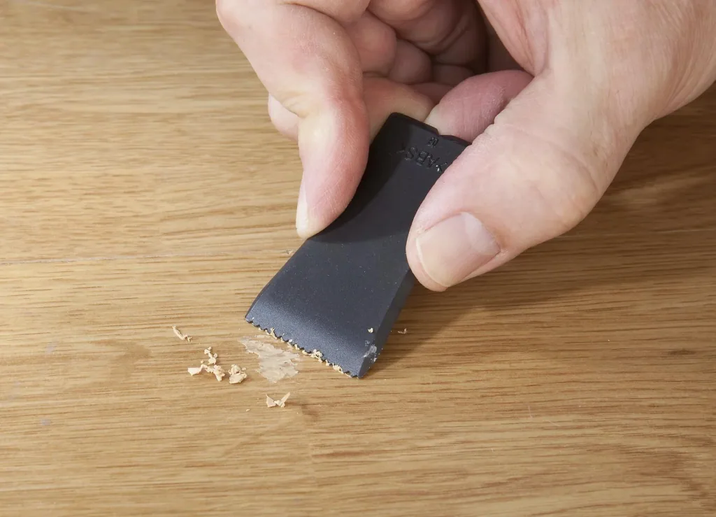 Reparatur-Set für Laminat und Parkett mit 11 Farben Hartwachsstangen