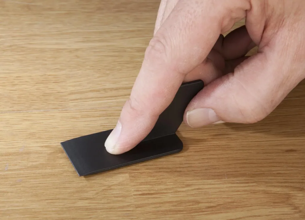 Reparatur-Set für Laminat und Parkett mit 11 Farben Hartwachsstangen