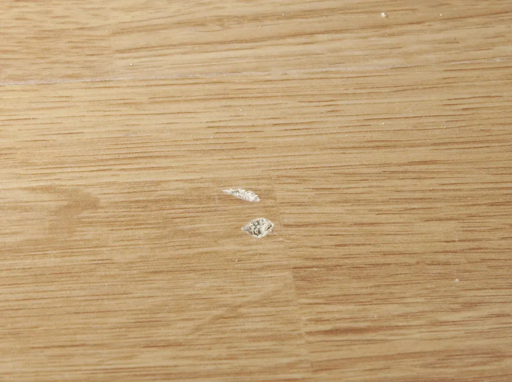 Reparatur-Set für Laminat und Parkett mit 11 Farben Hartwachsstangen