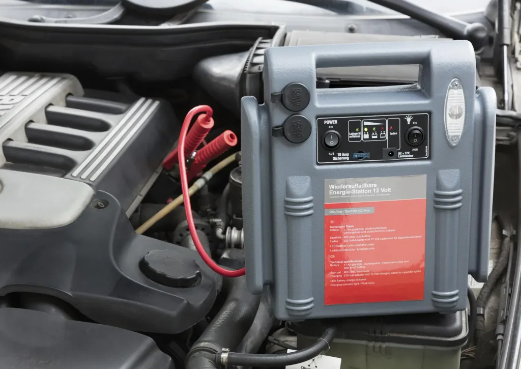 Powerpack 900 A - 15 AH - 12 Volt - 3 in 1 - Starthilfe - Arbeitsleuchte - Energie-Station